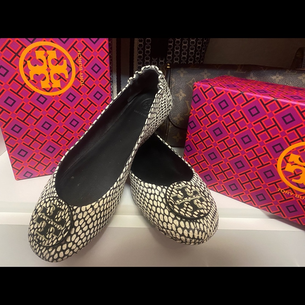Tory burch Minnie travel ballet with logo